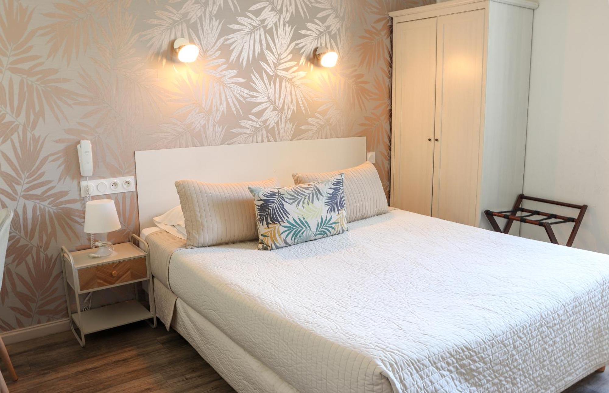 Queen Room,1746919326:JPEG